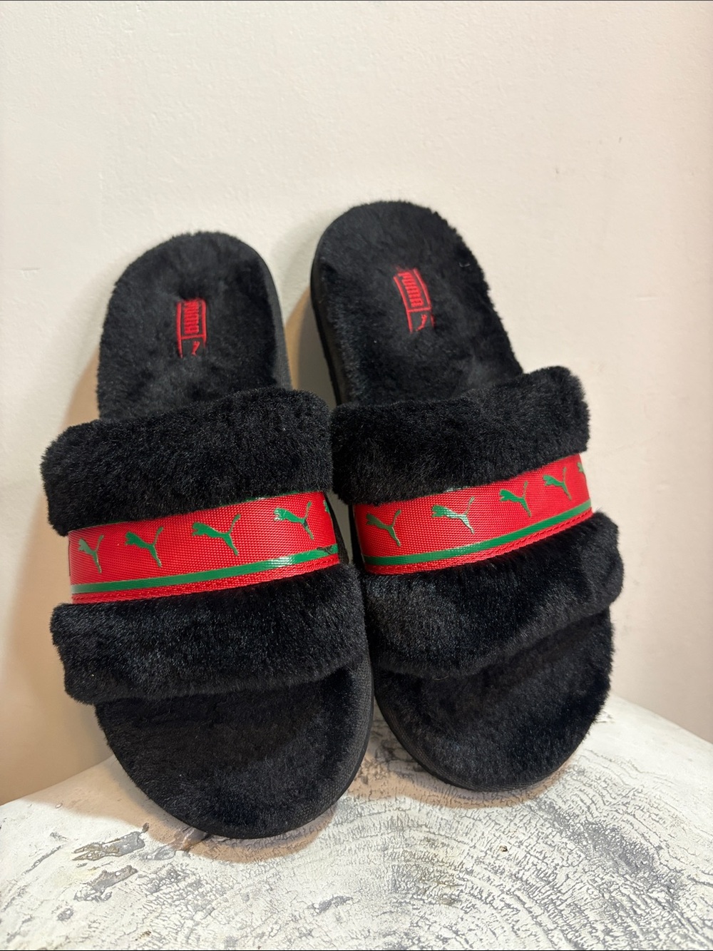 Puma Women's Fluff Remix Black Fuzzy Faux Fur Slide Strap Ribbon Logo Slippers 5